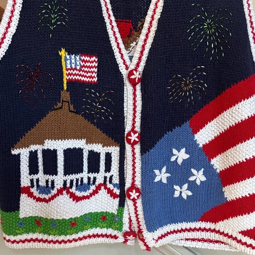 Fabulous Vintage Patriotic Knit Vest with Flag and Fireworks 🤩 - Picture 5 of 11